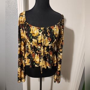 Floral bell sleeve crop top. Brand Mixed Thread size L
